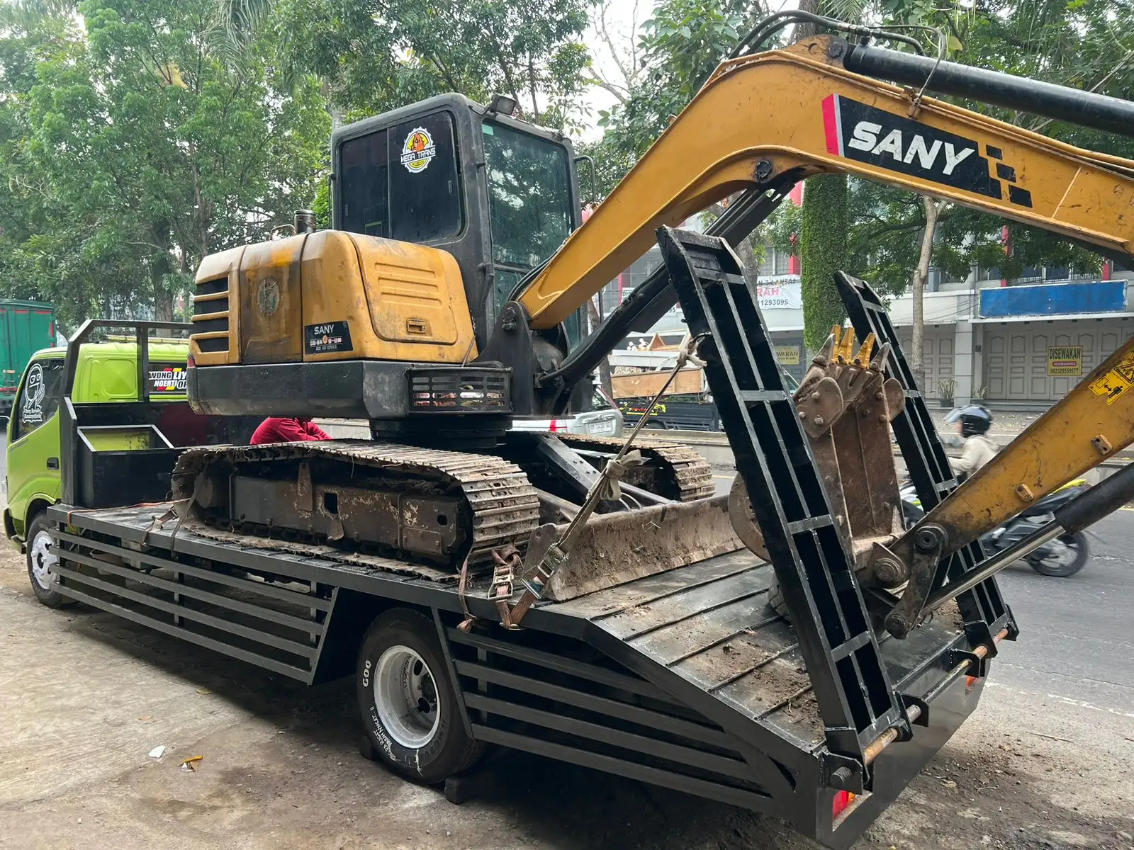 EXCAVATOR CRAWLER PROYEK Magelang Yogyakarta